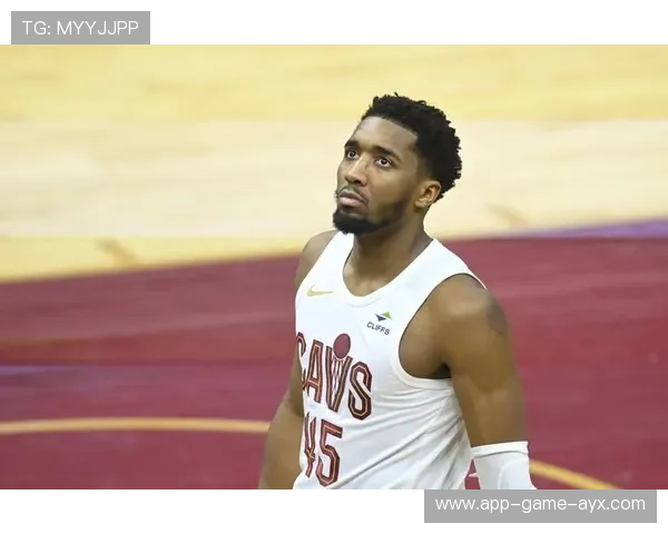 米切尔关键三分带走比赛，爵士众志成城